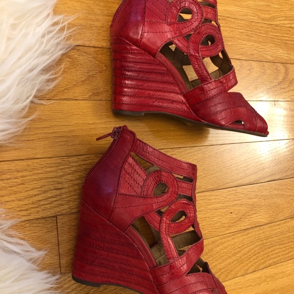 Red open toe sandal - Picture 4 of 6